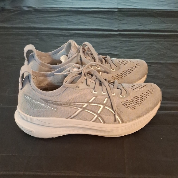 Asics Gel- Kayano 31 Gray Athletic Shoes with Breathable Knit Mesh - Picture 2 of 11